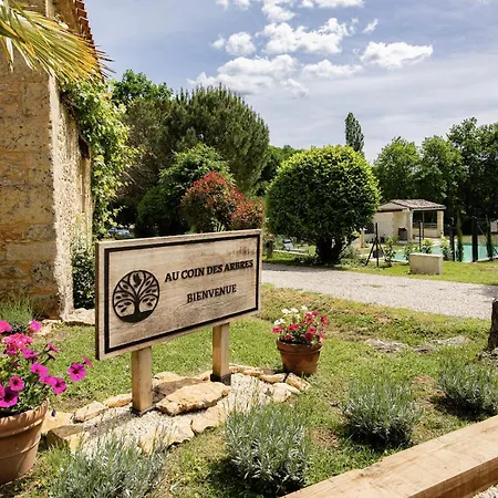 Au Coin Des Arbres - Genevrier * Biron (Dordogne)